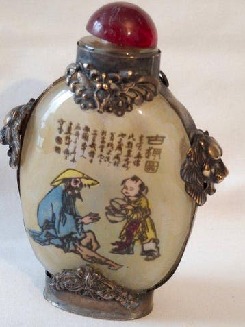 Parfumfles - Een glazen parfumflacon met zilveren montuur