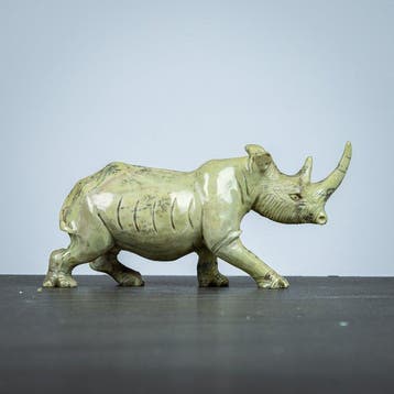 Beeldje, Beeld van een Neushoorn - 70 mm - kiwi serpentine