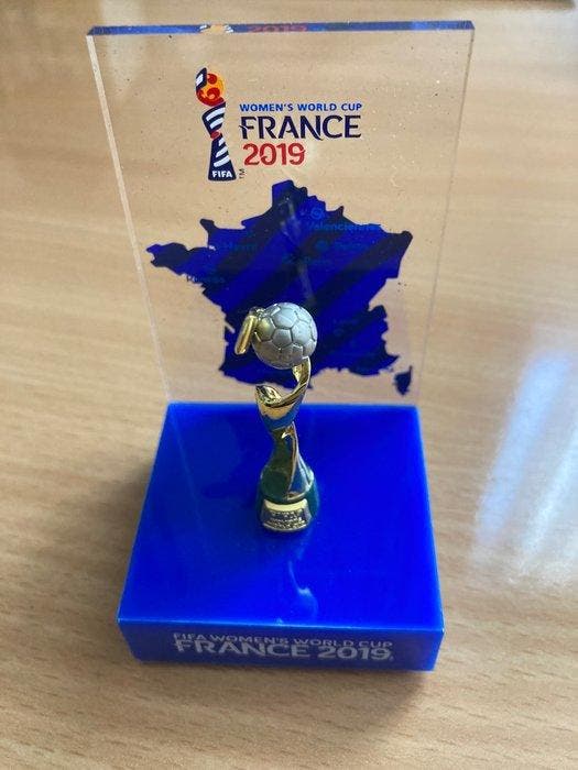 FIFA Womens World Cup - 2019 - Figuurtje, Trofee/beker, Verzamelen, Overige Verzamelen
