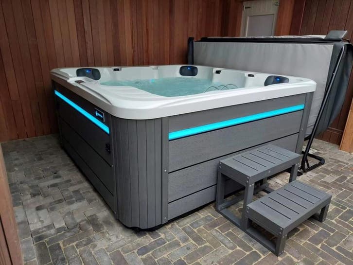 Royalty Spa Atlanta - 5 pers Jacuzzi - 200 x 200 cm, Jardin & Terrasse, Bains à remous et Spas, Envoi