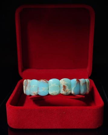 Prachtige Caribische Calcietarmband in geschenkdoos — Gratis