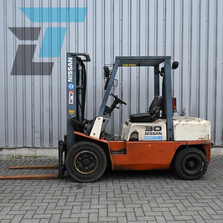 Nissan FGJ02A30U Diesel heftruck, Articles professionnels, Machines & Construction | Chariots élévateurs & Transport interne