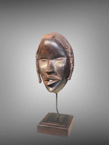 Masker dan met sokkel op maat - Dan-masker van hoge