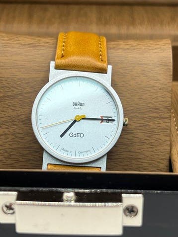 Braun - AW10 Classic Minimalist / GdED Special Edition -, Nieuw