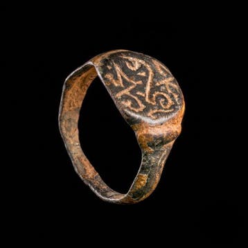 Middeleeuws Zeldzame ring in Jeruzalemstijl met mysterieuze