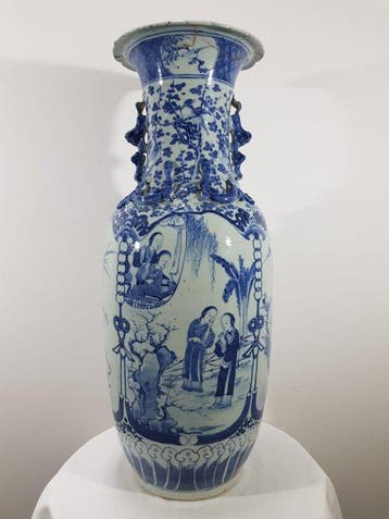 Een zeer grote Chinese vaas uit de Qing-dynastie, 19e eeuw,