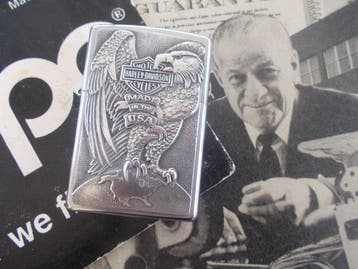 Zippo 1998 Windproof Lighter Eagle Emblem Harley Davidson, Verzamelen, Nieuw