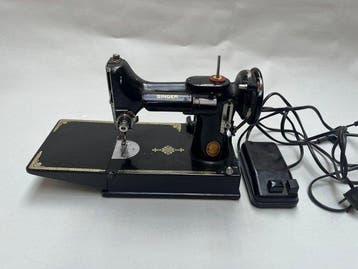 Singer Featherweight 221K1 (1951) Machine à coudre - Fer, Antiquités & Art