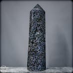 Melanit Gabbro Obelisk – sculpturaal luxestatement uit
