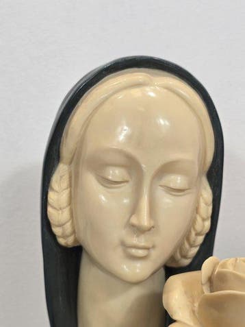 Gino Ruggeri - Statuette, Senhora com rosa - 30.5 cm -