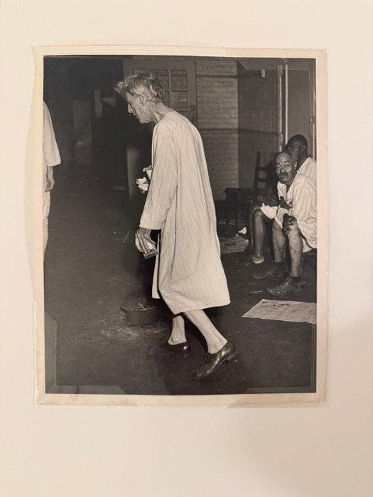 Weegee (1899–1968) - Bowery Drunk Tank, Antiquités & Art, Art | Objets design