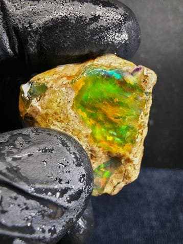 40cts Crystal Opal Specimen Ruw- 8.11 g