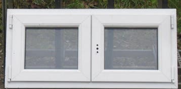 pvc raam , chassis ,venster 103 x 49 wit / staalblauw, Ophalen of Verzenden, Raamkozijn