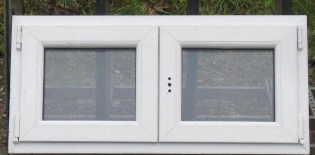 pvc raam , chassis ,venster 103 x 49 wit / staalblauw, Doe-het-zelf en Bouw, Raamkozijnen en Schuifdeuren, Inclusief glas, Nieuw