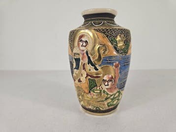 Vaas - Aardewerk - Japan - Moriage Satsuma vaas (Zonder
