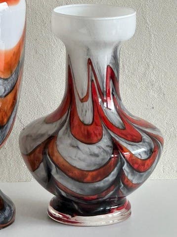 Vaas - Opaline glas - Twee Vintage Opaline Vazen