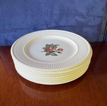Wedgwood - Service de dîner (7) - Poterie - 7 assiettes de, Antiek en Kunst