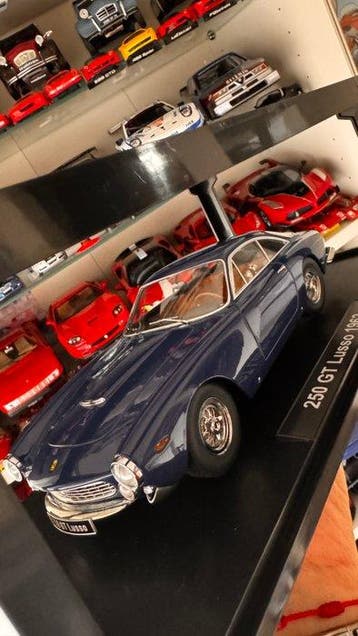 KK-Scale 1:18 - Modelauto - Ferrari 250 GT Lusso (1962), Nieuw