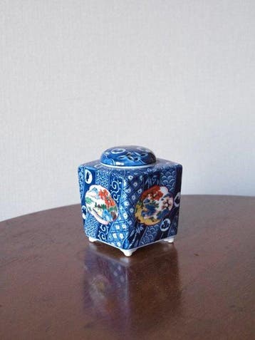 Decoratief ornament - Japanse blauw-witte porseleinen