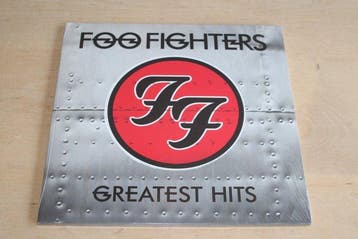 Foo Fighters - Greatest Hits 2LP + Guitar Pick + Backstage
