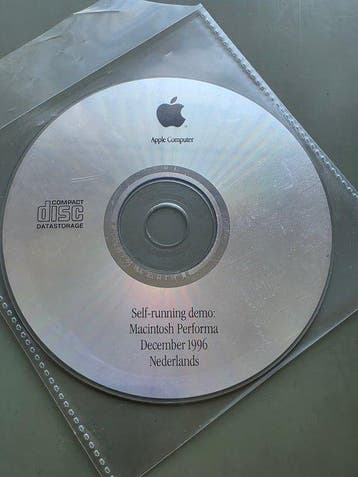 Self-Running Demo CD Macintosh Performa – Dutch Ultra RARE -