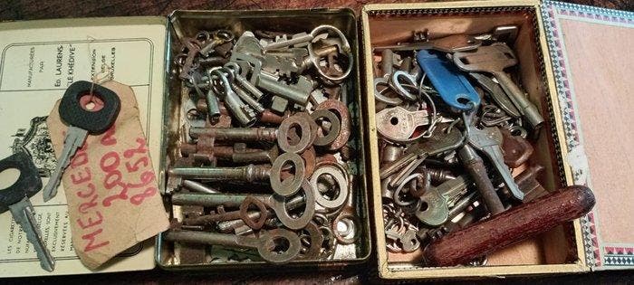 Sleutel - verzameling oude sleutels, Antiek en Kunst, Curiosa en Brocante