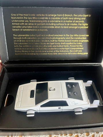 Corgi 1:32 - Voiture miniature - Lotus Esprit Submarine -