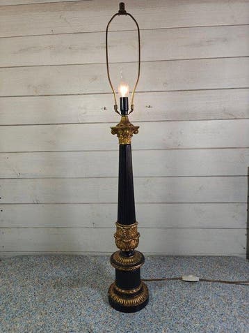 Een prachtige Empire-stijl tafellamp - Lamp - Gips, Brons
