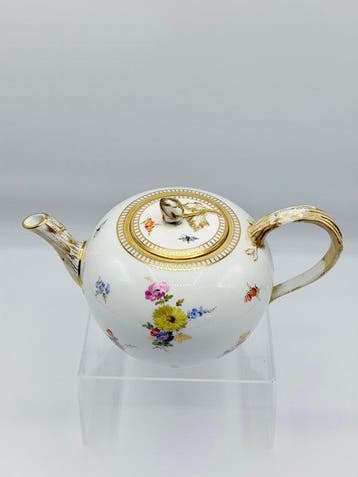 Meissen - Exquisite 19th C. Meissen Porcelain Teapot –