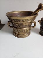 Vijzel en stamper (2) - Brons - bronzen vijzel en stamper