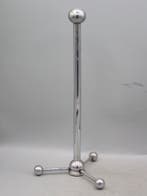 Porte-chapeaux - Métal, Chromé(e) - Un support chromé pour