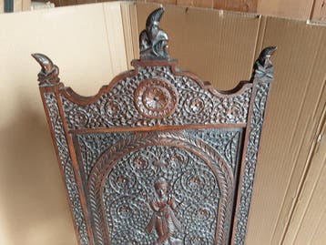 Stoel met ingewikkeld houtsnijwerk. - Hout - India - late