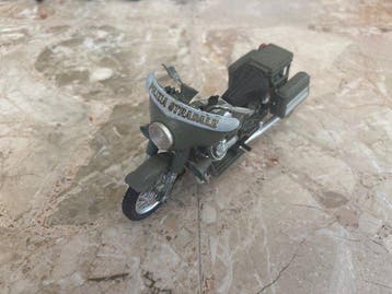 Moto miniature (10) - Harley-Davidson police; voiture;