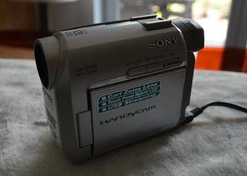 Sony Handycam DCR-HC18E PAL Mini DV-DV camera
