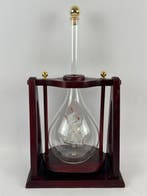 Carafe - Bois, Verre, Laiton - Une carafe sur socle en bois