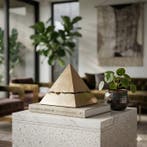 LO Art Studio - Trascent (Pyramid gold version), Antiek en Kunst