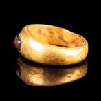 Oud-Romeins Gouden ring met granaat (Zonder minimumprijs)
