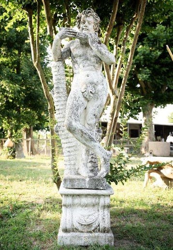 Sculptuuur voor buiten, Scultura raffigurante Pan con flauto