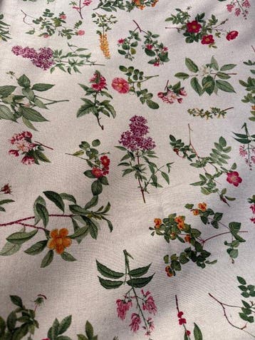 Tissu printanier à fleurs jacquard rustiques, délicieux. -