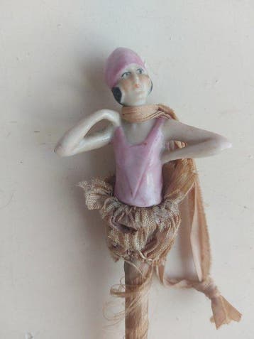 Figuur - Antieke tafel plumeau of poederkwast met art-deco, Antiek en Kunst