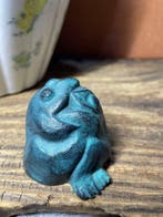 Presse-papier - Small Sculpture — Embracing Frog, Blue-Green, Antiek en Kunst