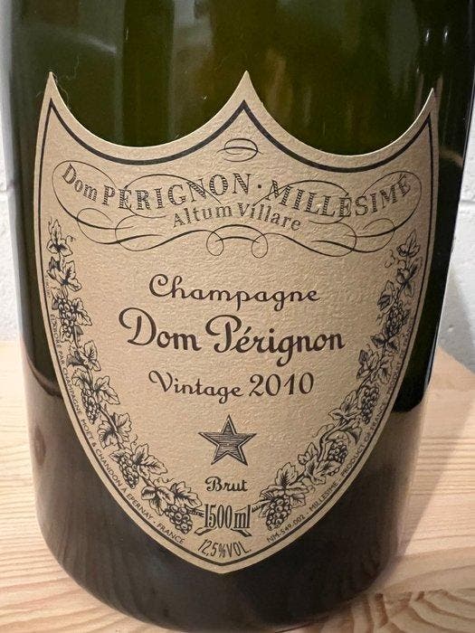 2010 Dom Pérignon - Champagne Brut - 1 Magnum (1,5 L), Verzamelen, Wijnen