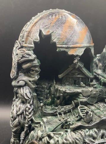 Reliëf, Buste Viking avec scène intérieure sculptée – Pièce