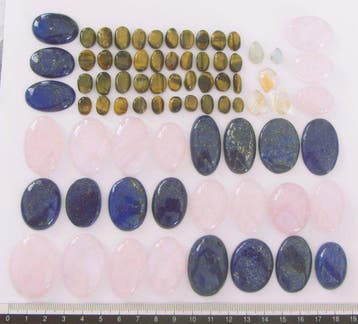 Cabochon nr. 75 Rozenkwarts Lapis lazuli met gouden pyriet