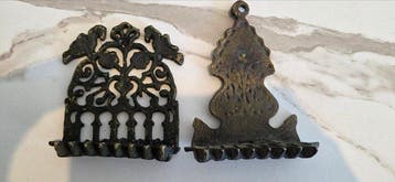 Judaica (2) - Brons - 1900-1910 - Twee antieke hanukkias