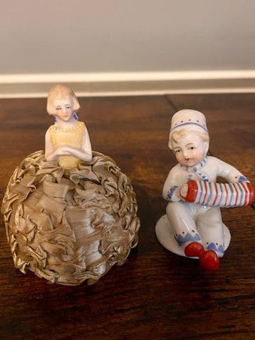 Beeldje - Half-doll pincushion and small porcelain child, Antiek en Kunst