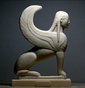Beeld, Statua di leone con testa di donna mitica greca