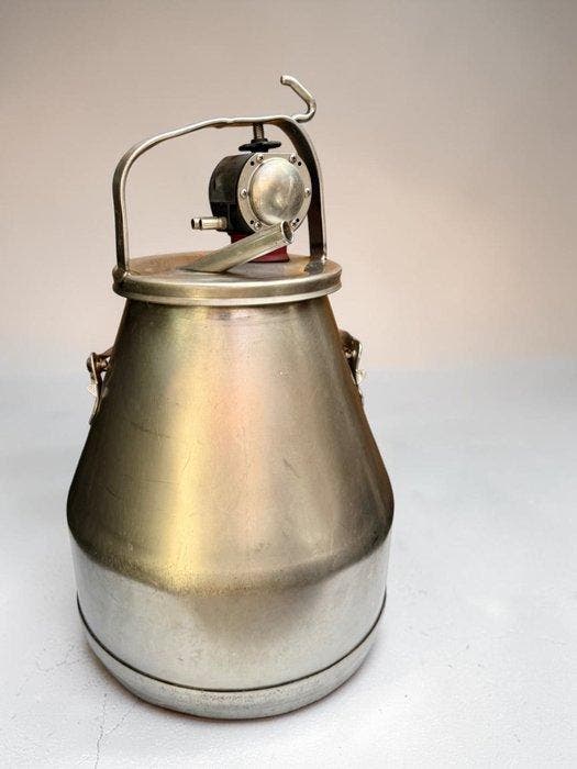 1950s Surge Bucket Milker – Babson Brothers USA -, Antiek en Kunst, Kunst | Designobjecten