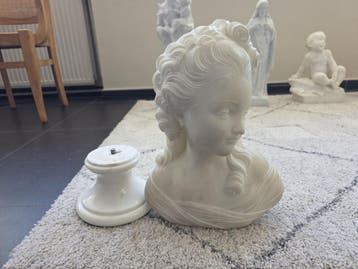 Vrouwenbuste in Carrara-marmer van Giannoiyi...