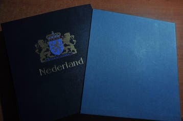 Nederland - Partij met o.a. een DAVO kristal album,, Gestempeld